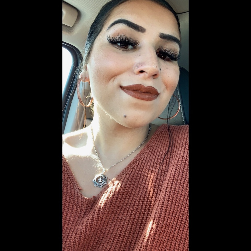 Meet your Posher, Samina